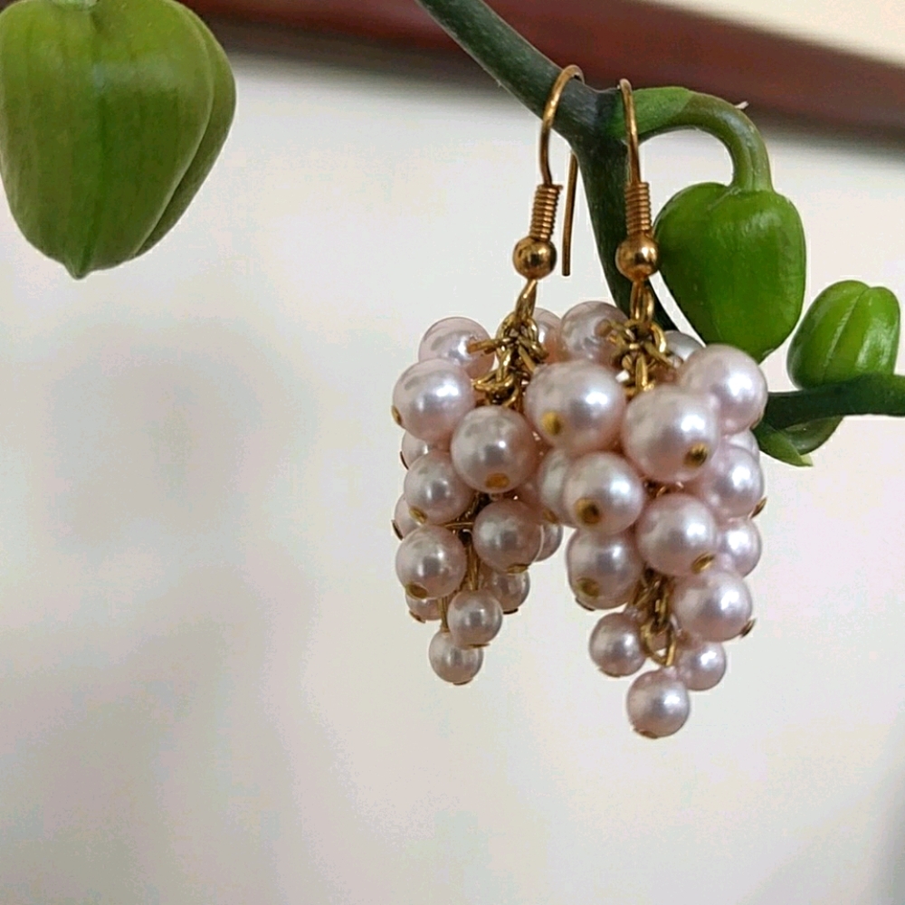 VTG grape cluster earrings, faux pearl, gold metal